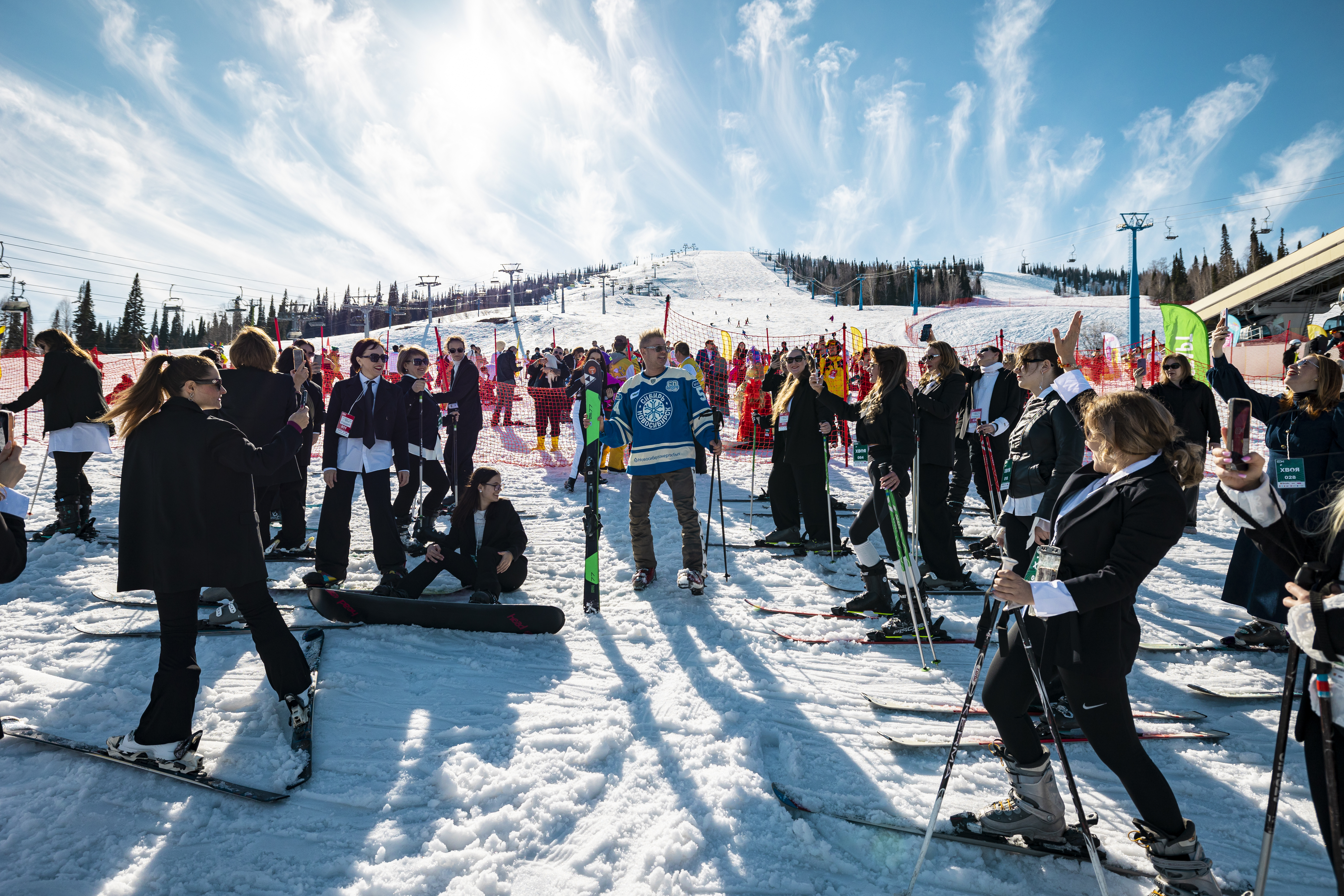 Семь свадеб, командная битва лыжников и сноубордистов, рекорд России: в Шерегеше стартовал фестиваль «ГрелкаФест»